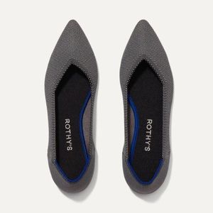 Like new cloud gray Rothy’s ‘The Point’ shoe in size 7!